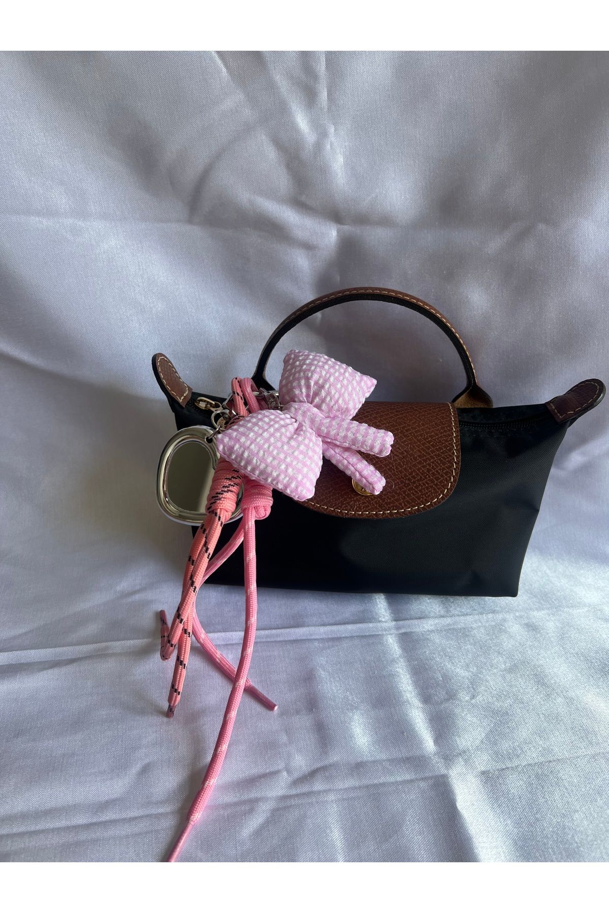 Lila EKOSELİ PEMBE FİYONK DETAYLI, AYNALI, İPLİ ÇANTA CHARMI, ÇANTA AKSESUARI, ANAHTARLIK