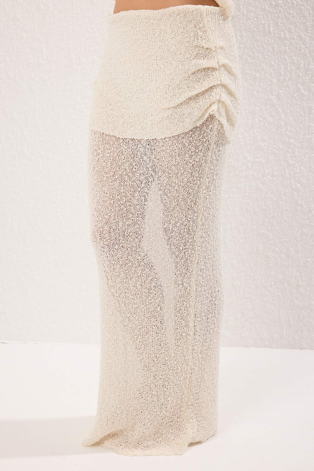 Trendyolmilla  Ekru Triko Büzgülü Plaj Bluz-Etek Takım TBESS25AU00109 - Görsel 3