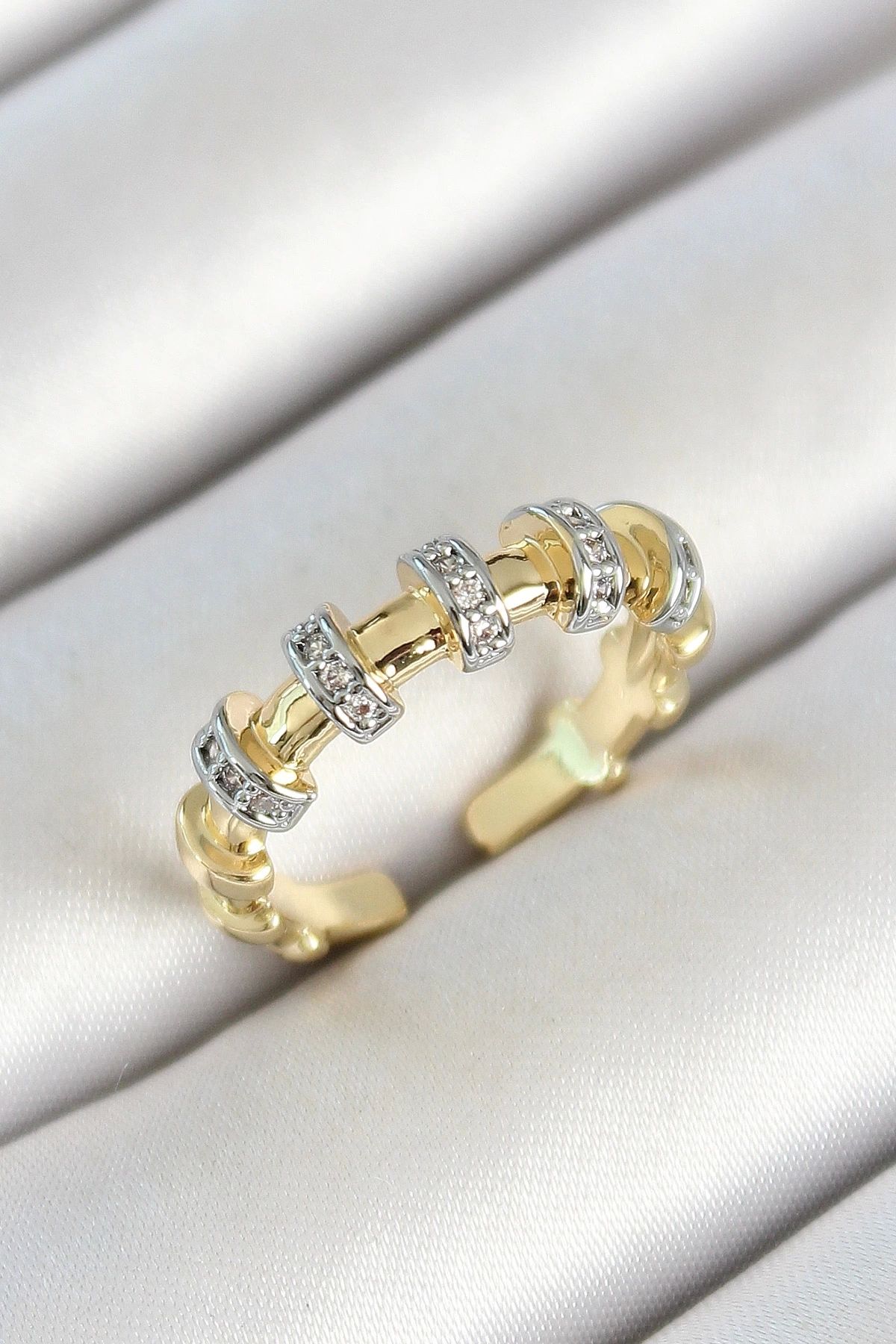 GLIMMERY Pirinç Sıralı Daire Figürlü Zirkon Taşlı Gold Renk Ayarlanabilir Kadın Yüzük