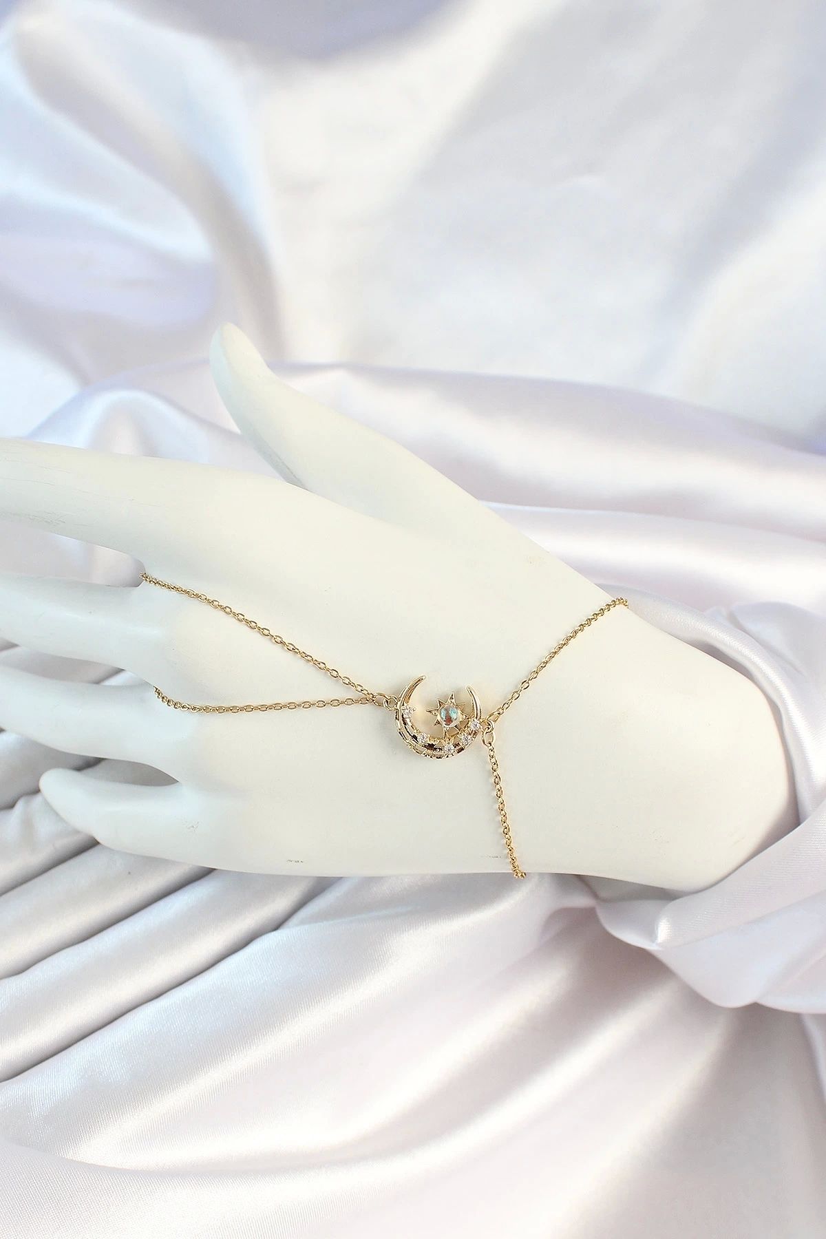 GLIMMERY 316L Çelik Gold Renk Zincirli Zirkon Taşlı Ay Figürlü Şahmeran