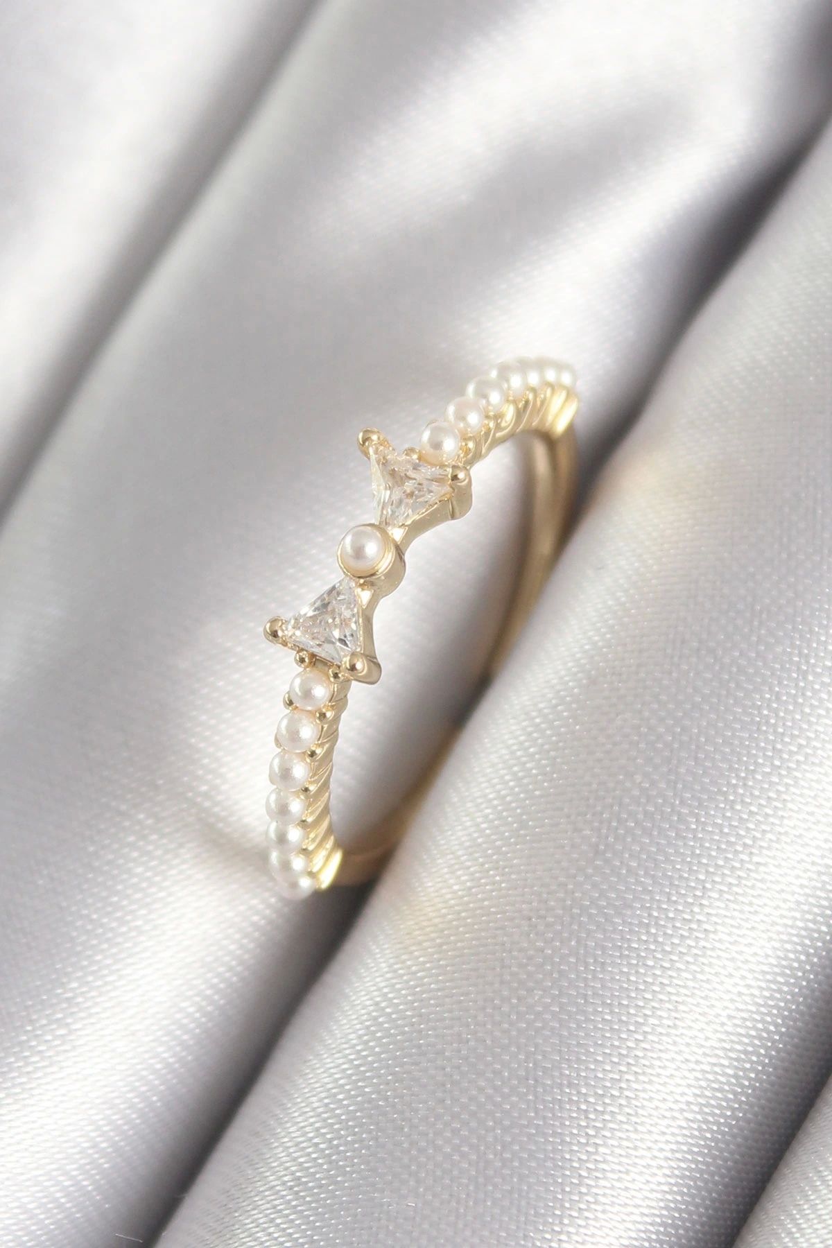 OurStyles Pirinç Gold Renk Zirkon Taşlı Kurdele İnci Detay Kadın Yüzük - TJ-BYK3059