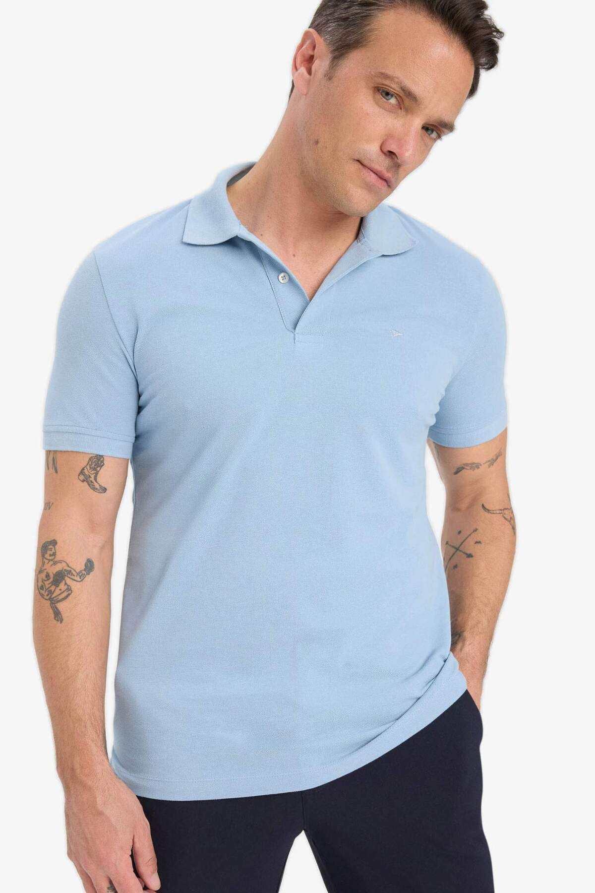 DeFacto %100 Pamuk Slim Fit Dar Kesim Kısa Kollu Pamuklu Nakışlı Pike Polo Tişört E2633AX25SM
