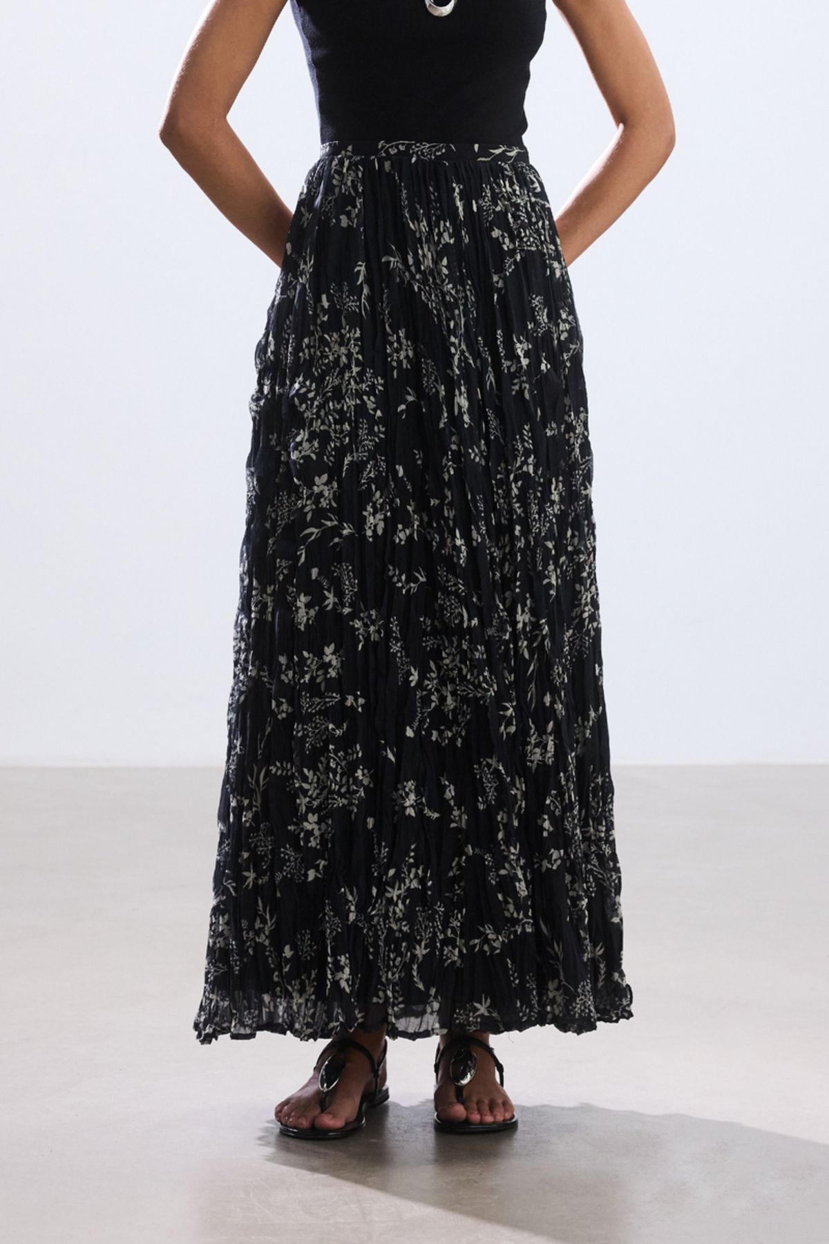 BE BLUE-Minimal Flower Patterned Skirt 4