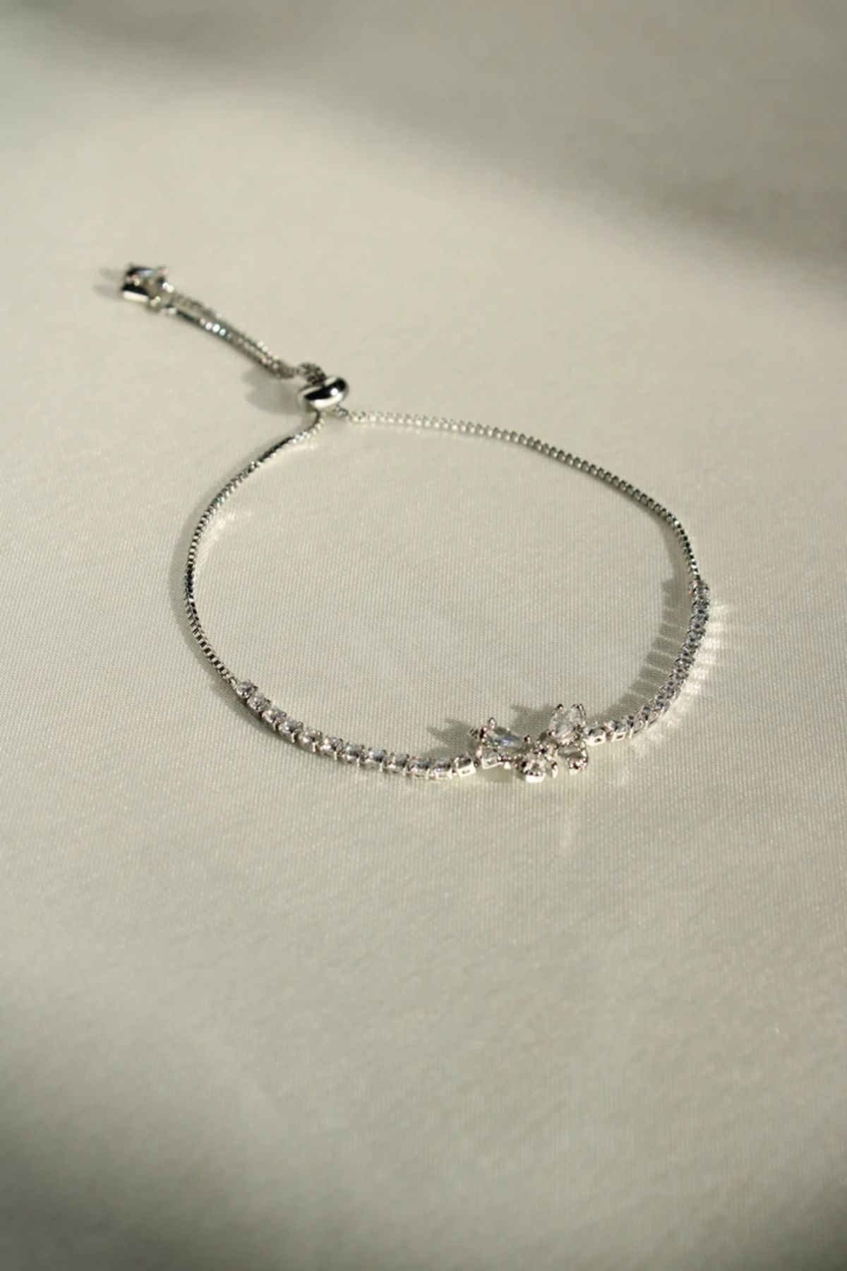 Harlofia Jewelry Çelik Kelebek Detaylı Asansörlü Suyolu Bileklik