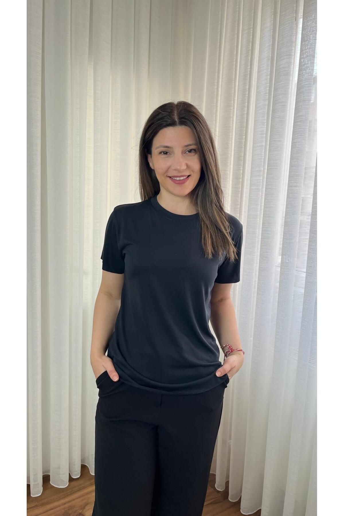 Hazal Lacivert Bisiklet Yaka Modal Kısa Kollu Tshırt