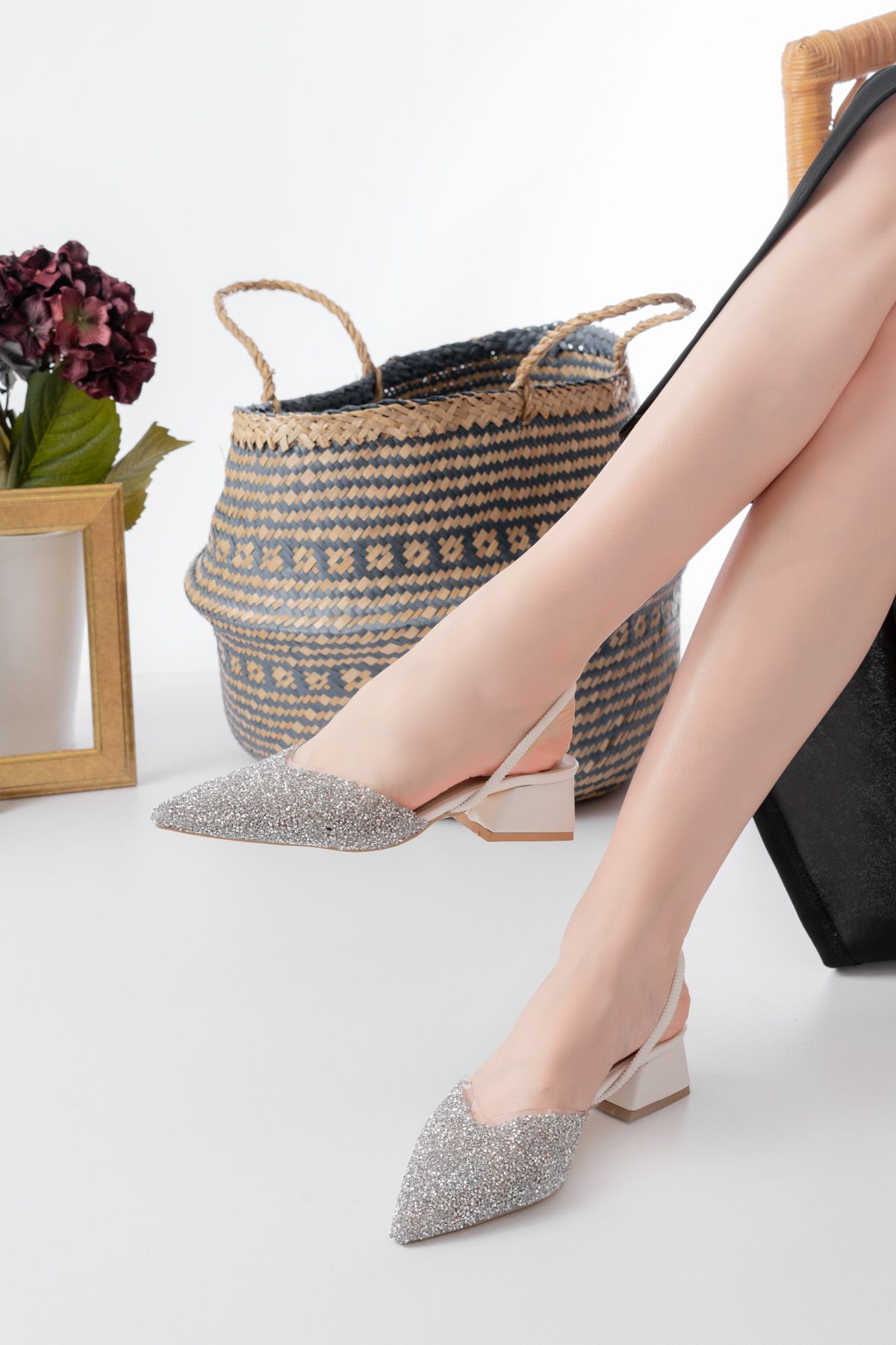 motto store Bright Şeffaf Cam Kırığı Taş Detaylı Arkası Açık Lastikli Kısa Blok Topuklu Mary Jane Kadın Ayakkabı