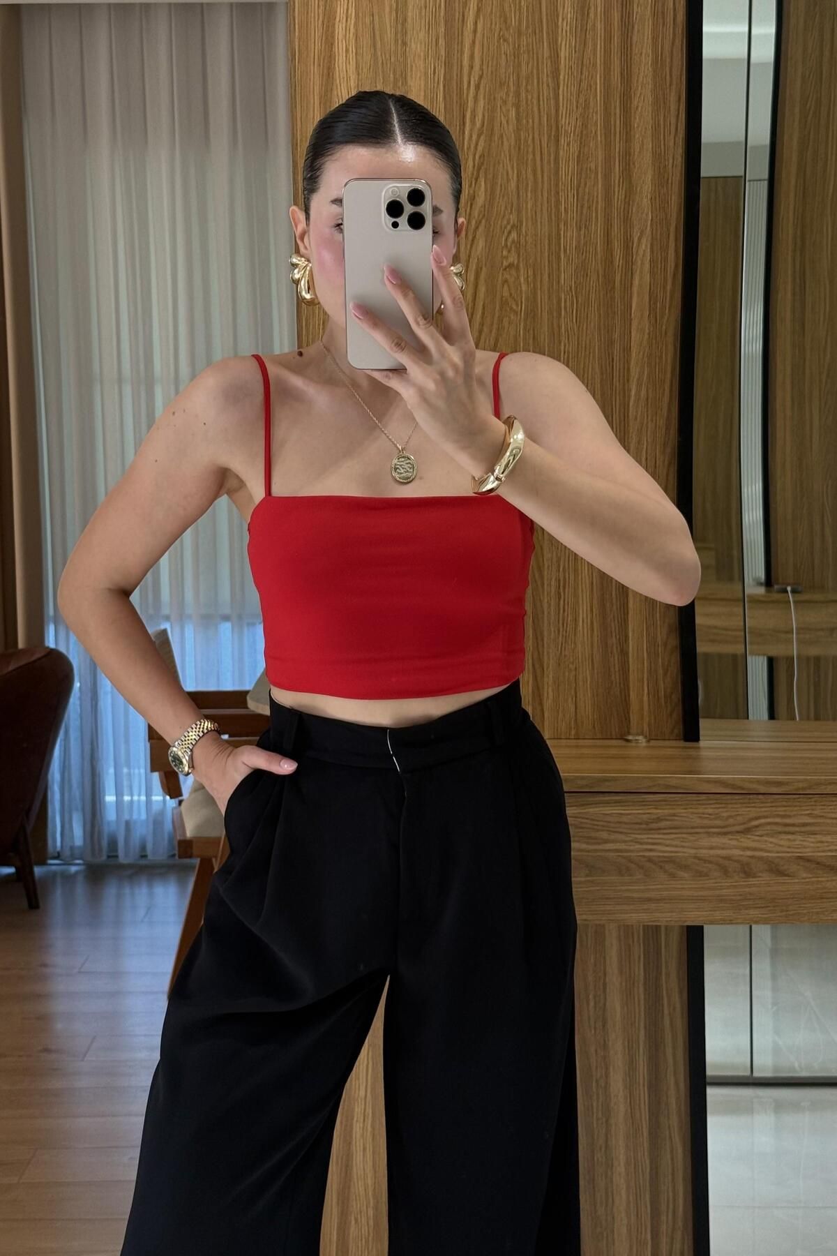 Gizem Ecemiş Avenza Kırmızı Askılı Crop