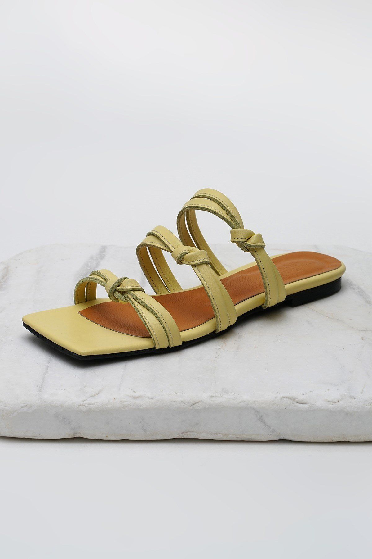 دمپایی زرد زنانه Gisele Logine چرمی Color Slipper Mio Gusto