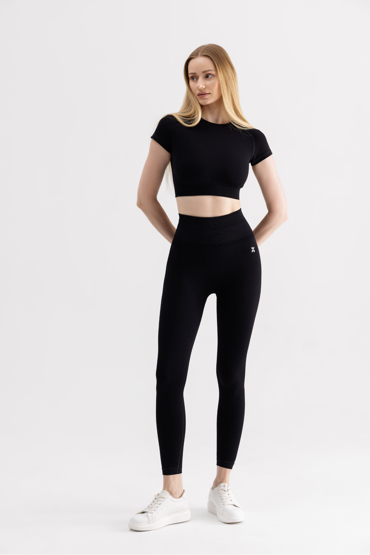 YoubeActive Kadın Kısa Kollu, Esnek Kumaş Crop Top Siyah görsel 4