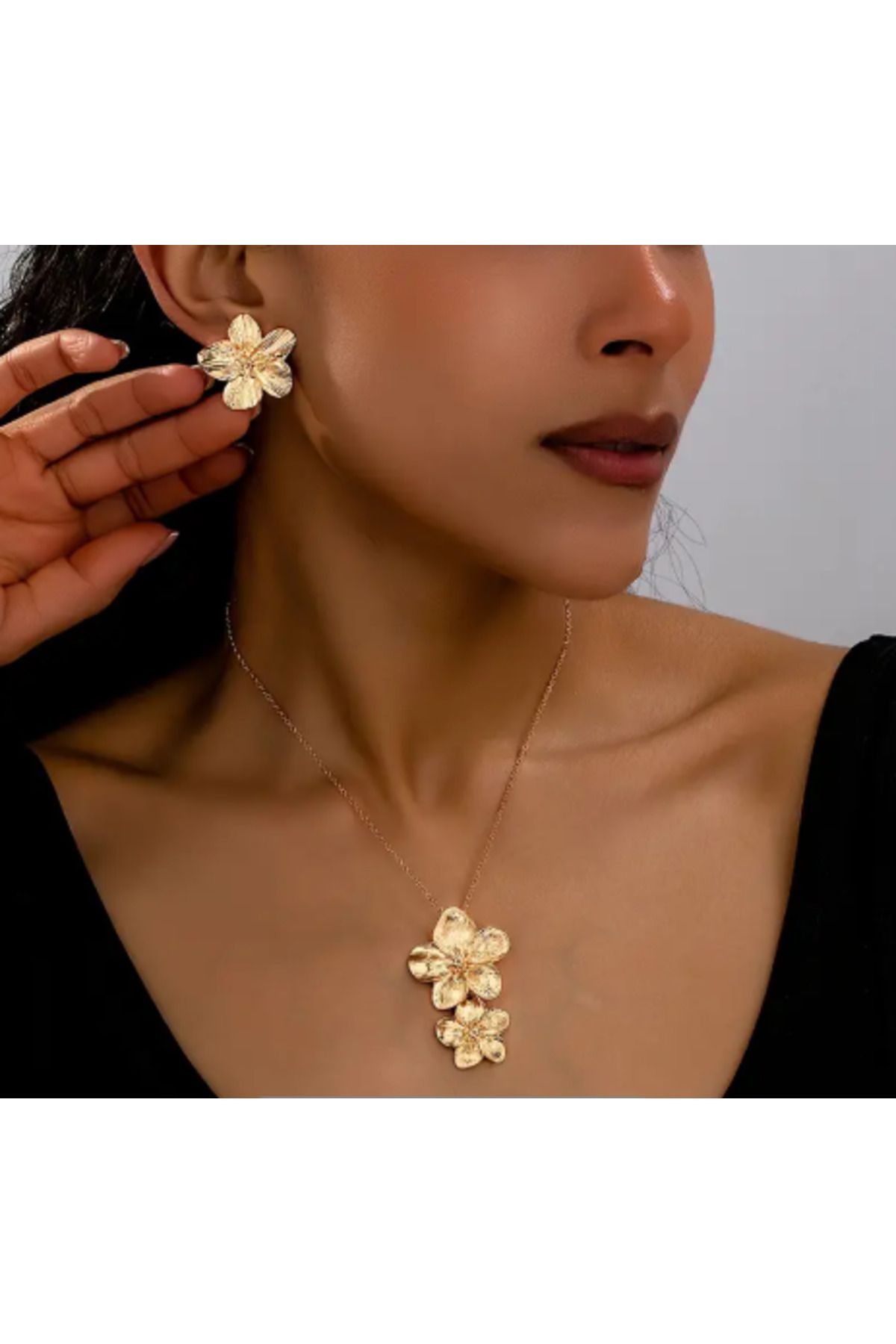SE Jewellery Collection Selin Ersoy Zarif Kadın Altın Kaplama Çiçek Kolye ve Küpe Takımı