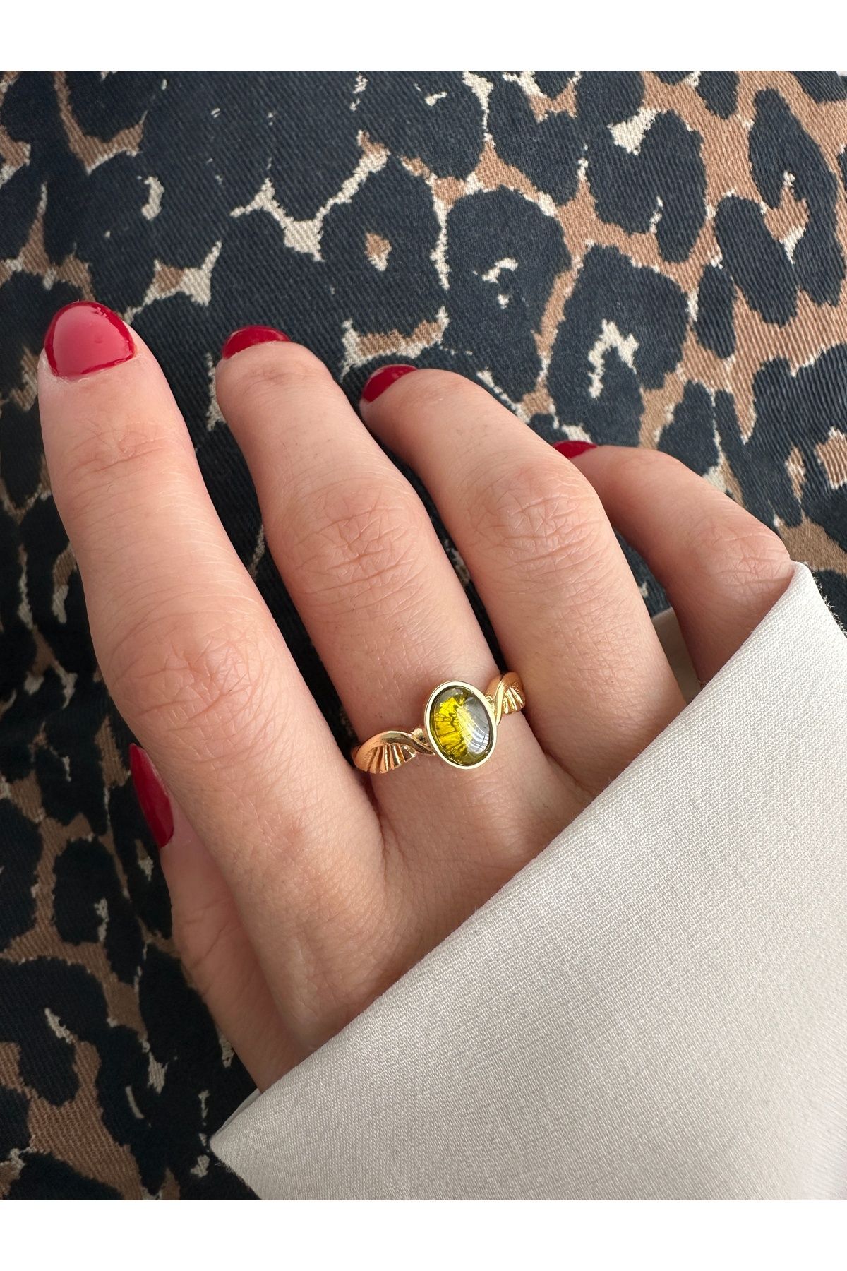 ringbox Yeşil Oval Taşlı Kanat Yüzük