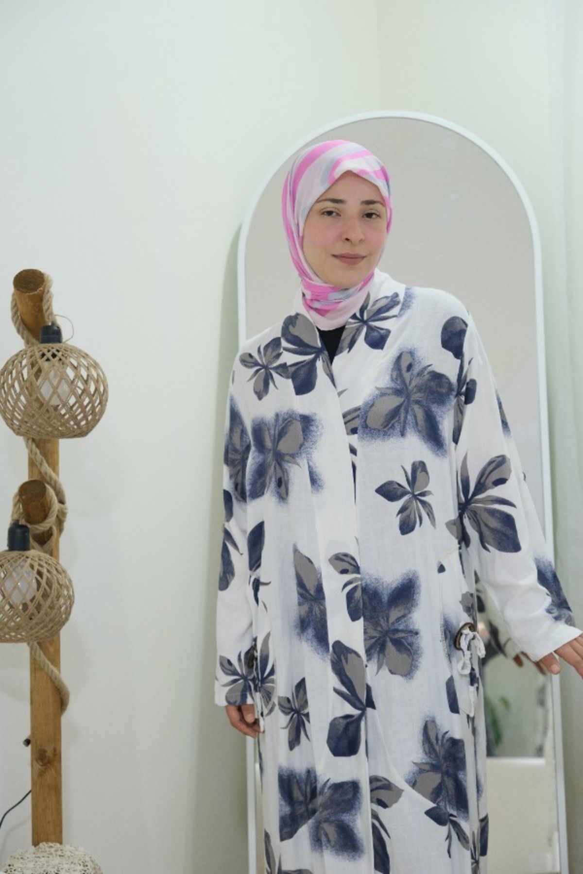 Clarity Mavi Çiçekli Beyaz Pamuk Abaya