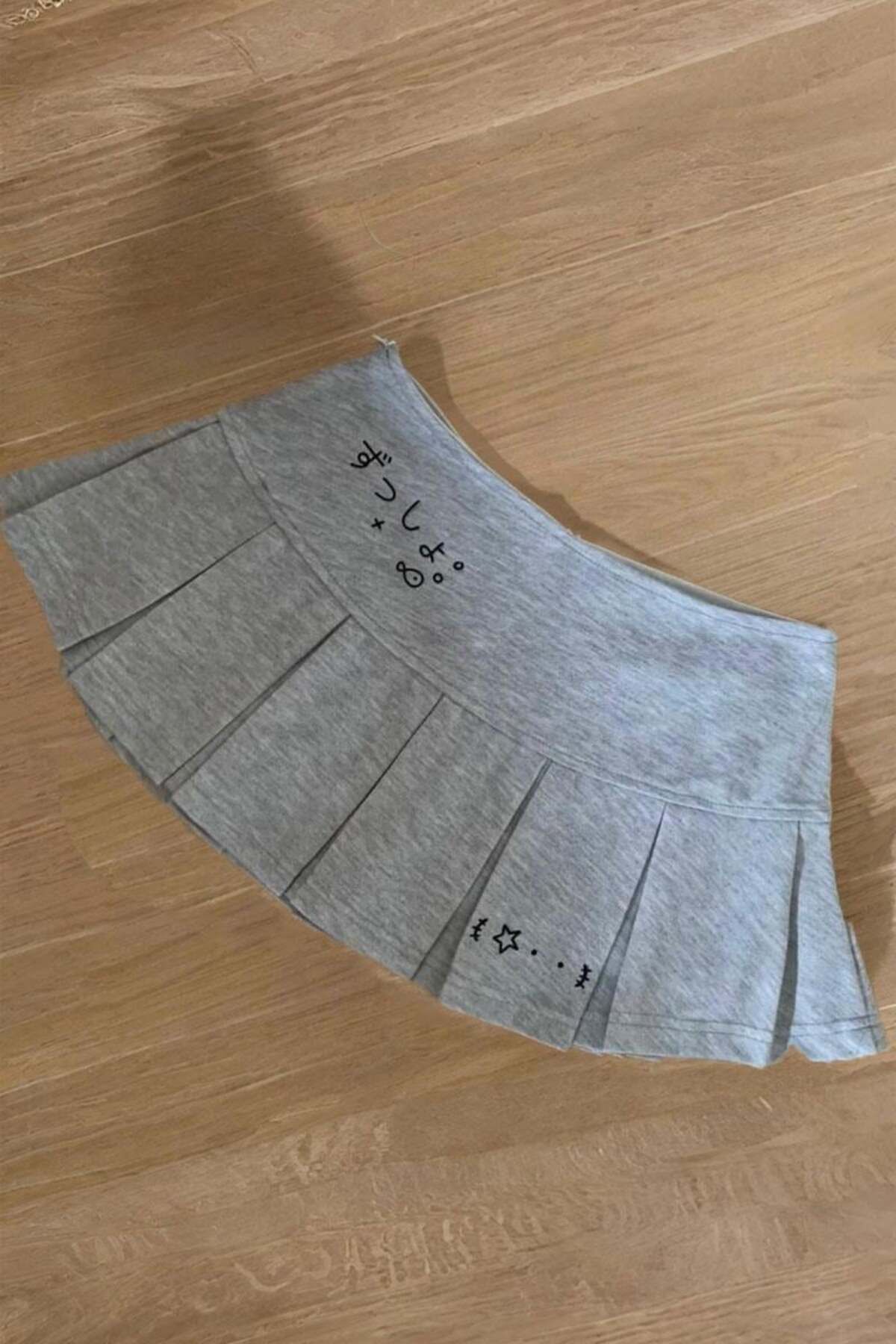 Karakedi Gri Pileli Fish and Cat Baskılı Micro Şort Etek