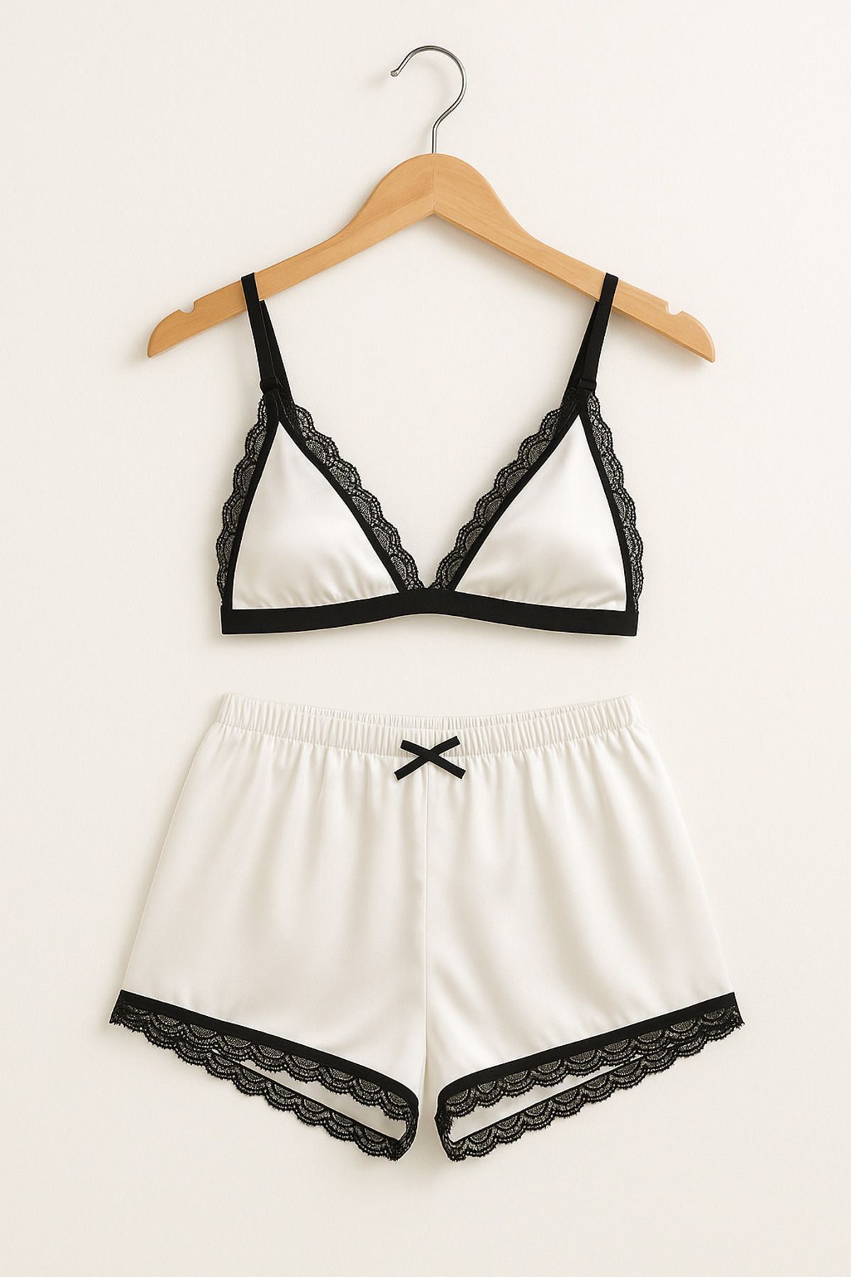 Loule Kadın Ev Giyim Saten İp Askılı Bralet & Mini Şort İkili Pijama Takımı OL.S01.EC.001