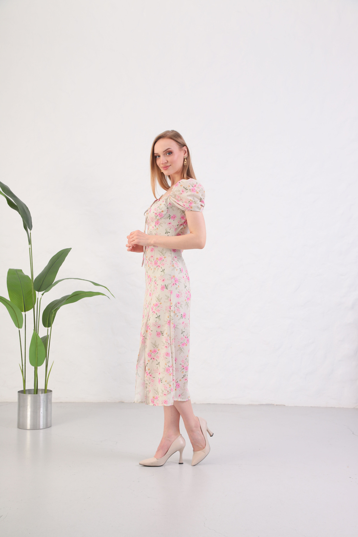 Women's Pink Floral Print Short Sleeve Dress with Front Slit - Görsel 4