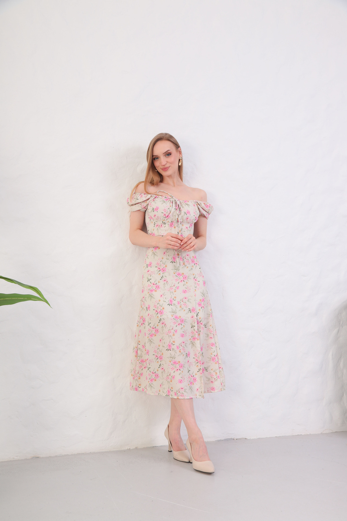 Women's Pink Floral Print Short Sleeve Dress with Front Slit - Görsel 7