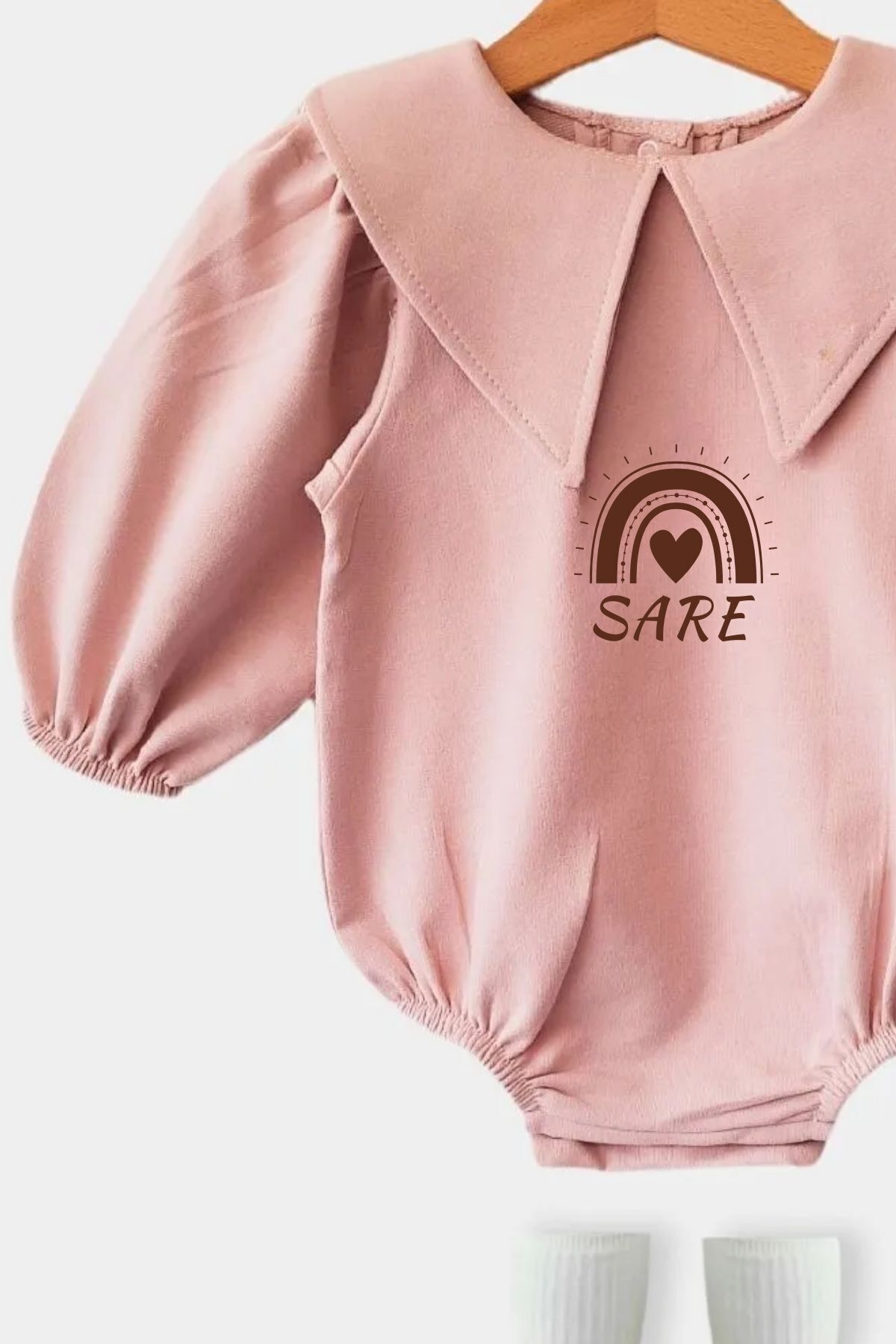 Minytrendy Kız Bebek Isimli Yenidoğan Tulumromper Takım Üçgen Yaka Bandanalı Balon Kol Hediyelik Mevlüt Takımı fotoğrafı 3 (önizleme)