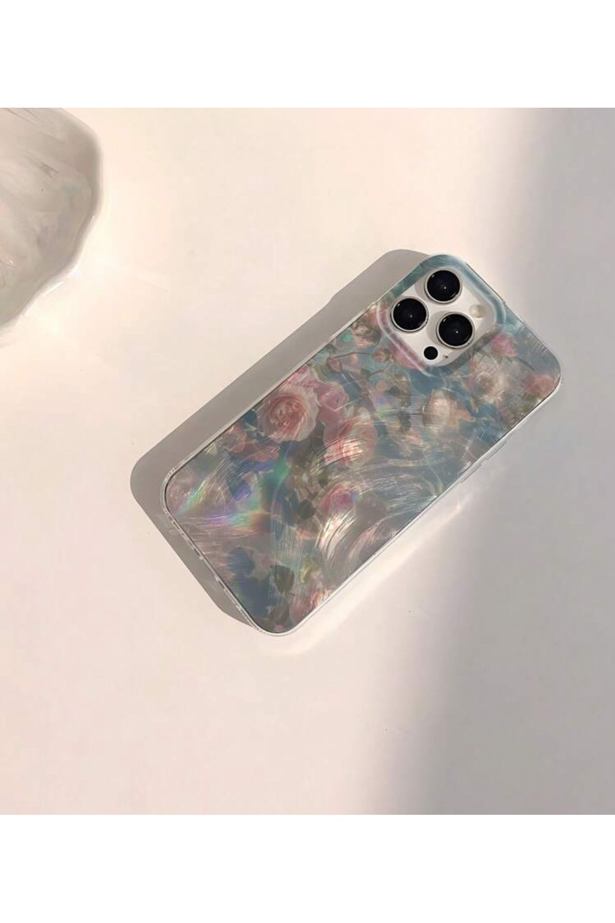 FİŞNEİLETİŞİM İPHONE 15 PRO UYUMLU HOLOGRAMLI ÇİÇEK DESENLİ VİNTAGE KILIF