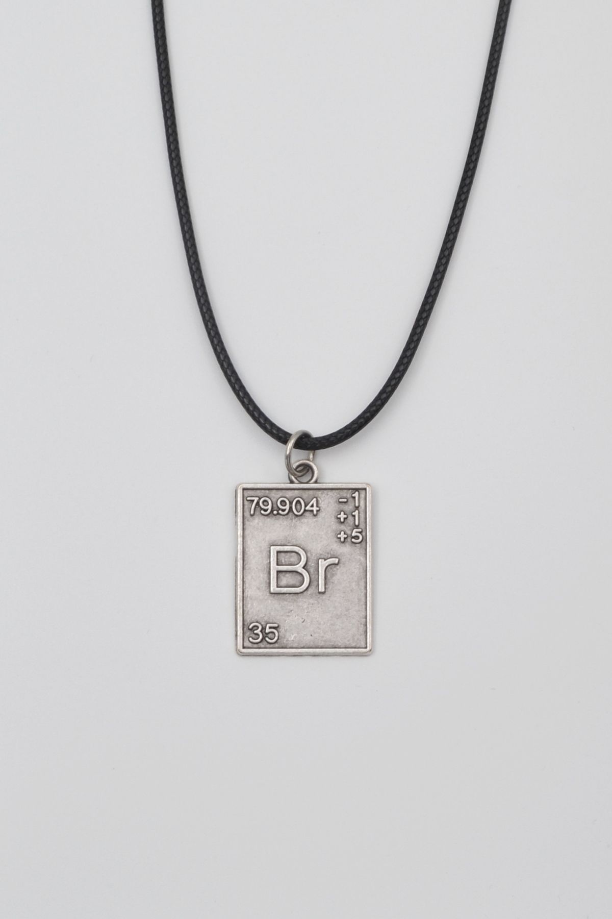 Bu Farklı Breaking Bad Br Element Kolye - PU Deri İp Zincirli Unisex Gümüş Kaplama - 60 cm