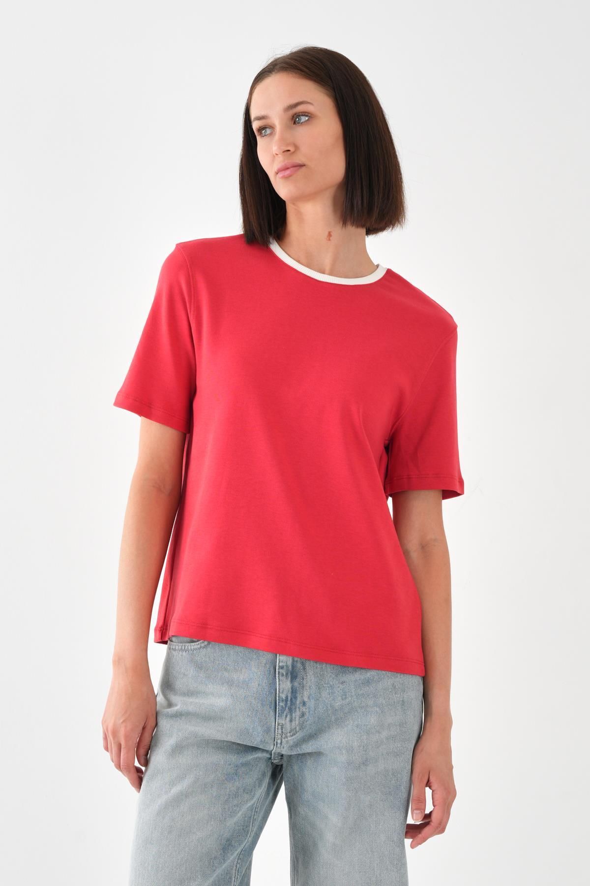 ALEXANDERGARDI Kontrast Yakalı Kadın T-shirt