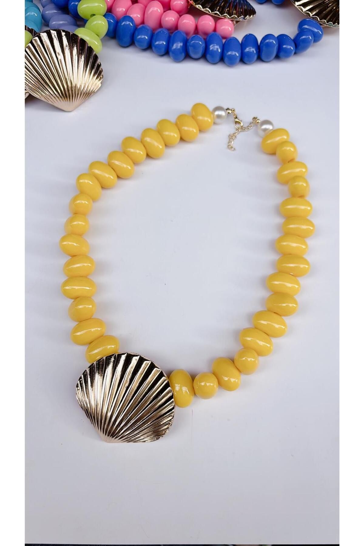 Tubb's Accessories Renkli boncuklu midye kolye