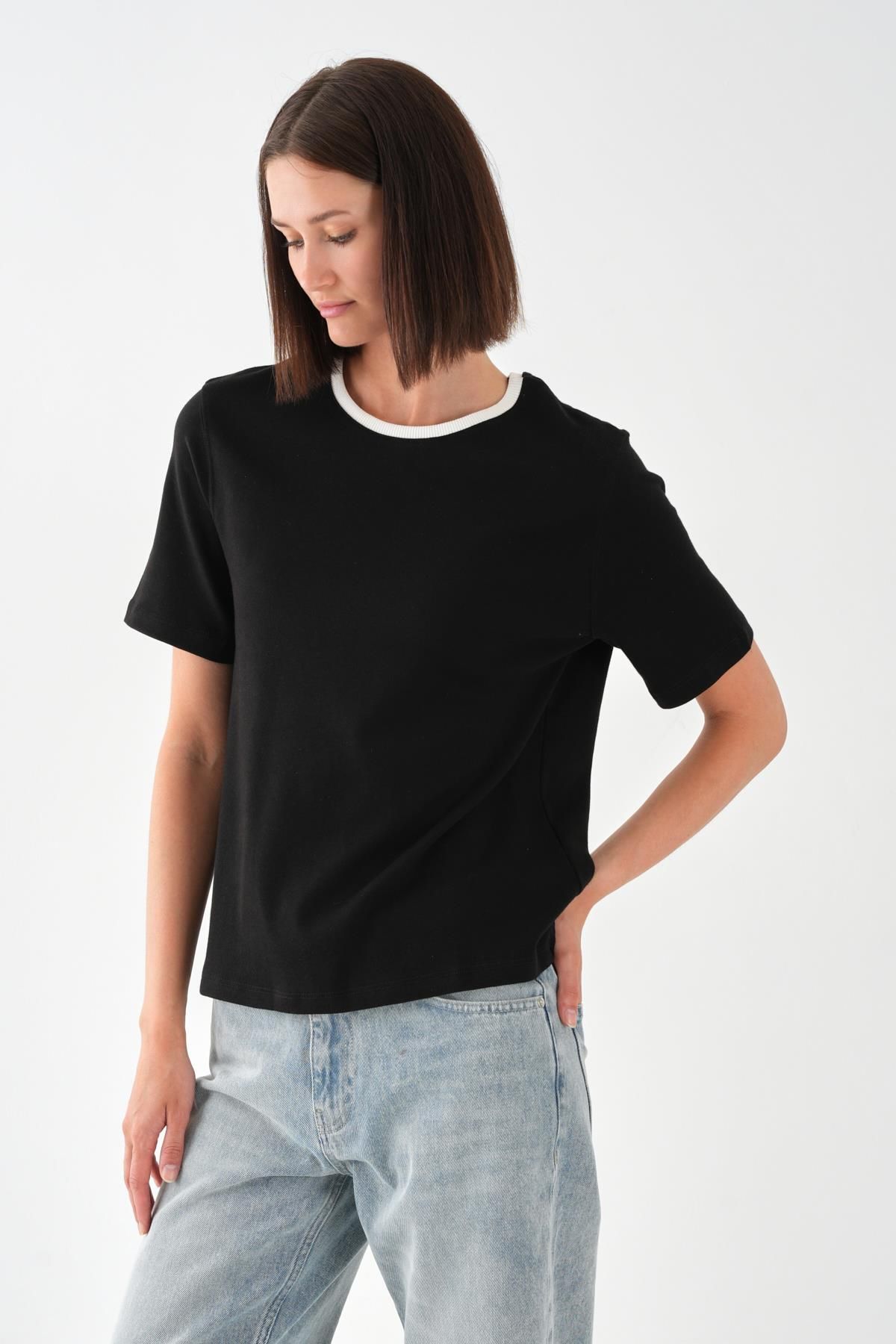 ALEXANDERGARDI Kontrast Yakalı Kadın T-shirt