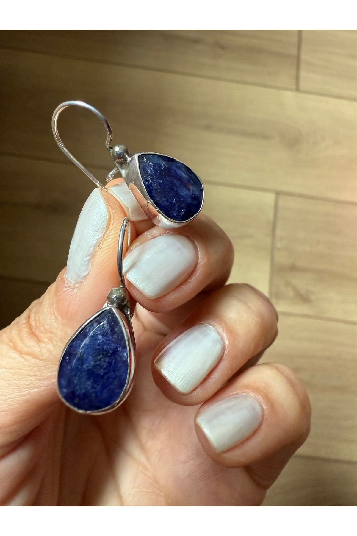 Peri Takı Tasarım 925 ayar gümüş damla form Lapis Lazuli doğal taşlı küpe