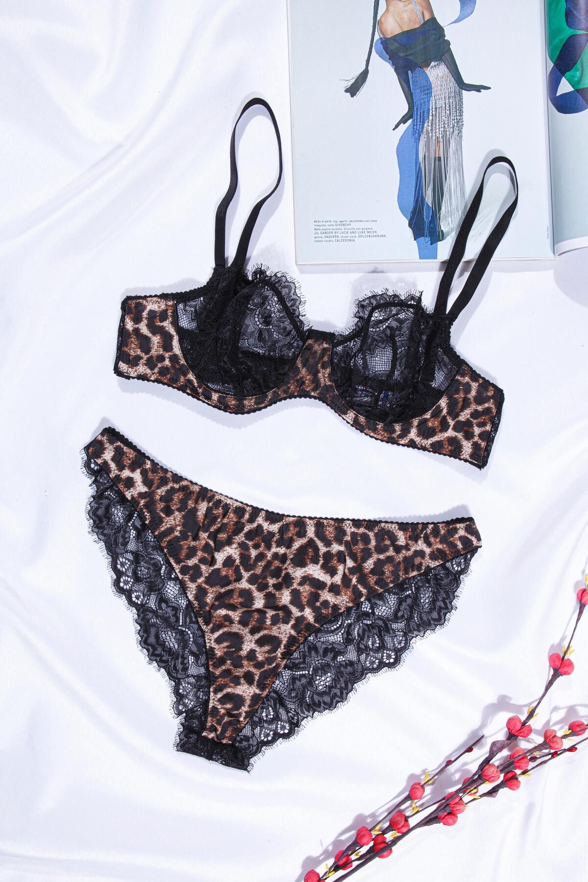 BLUE AVCI LINGERIE LEOPAR DESENLİ SİYAH DANTEL BALENLİ İÇ ÇAMAŞIR TAKIMI