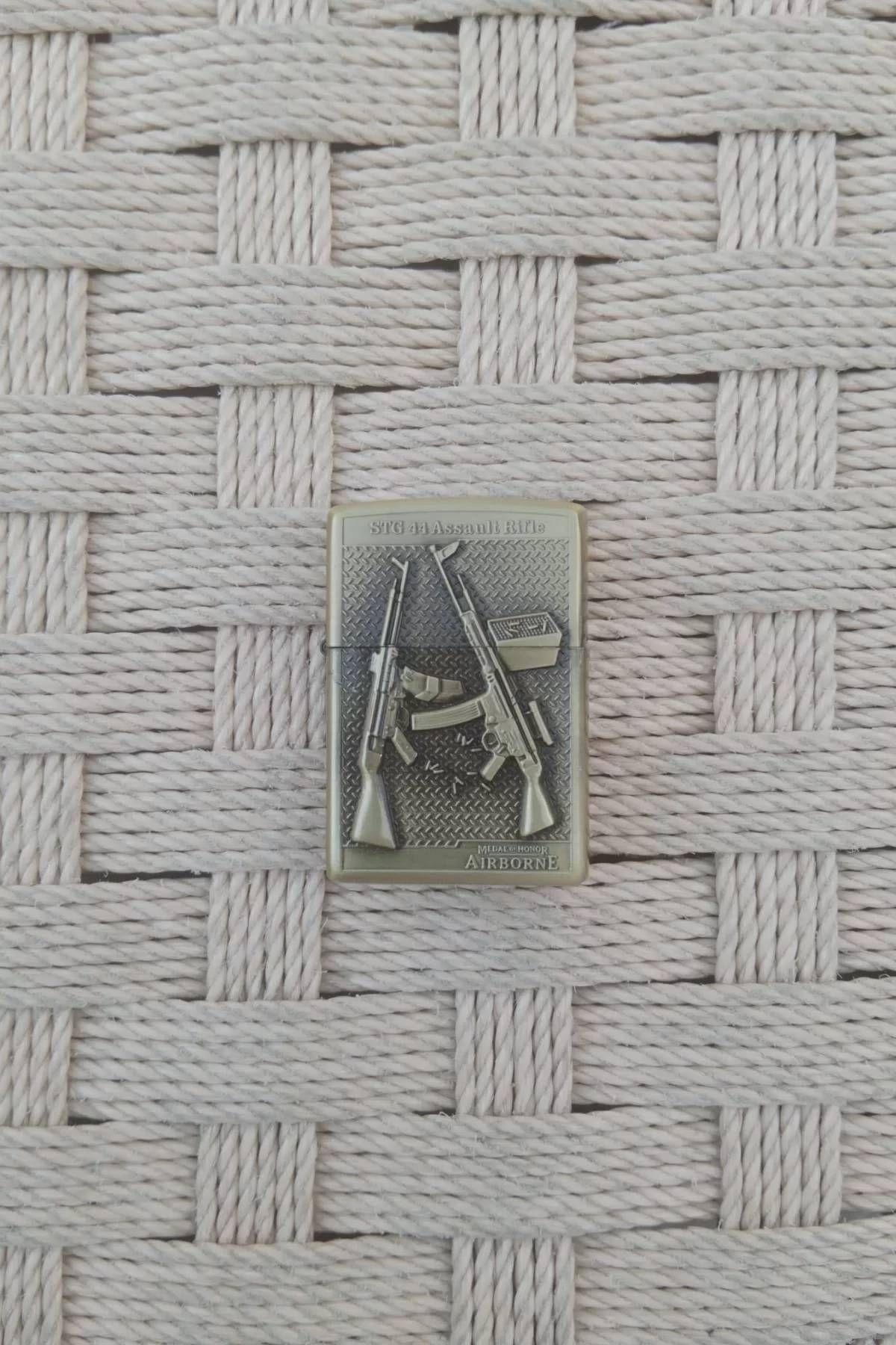 İZMİR ASKERİ MALZEME Bronz Renkli STG 44 Assault Rifle Bar Yazili Tüfek Desenli Kamp Cakmak