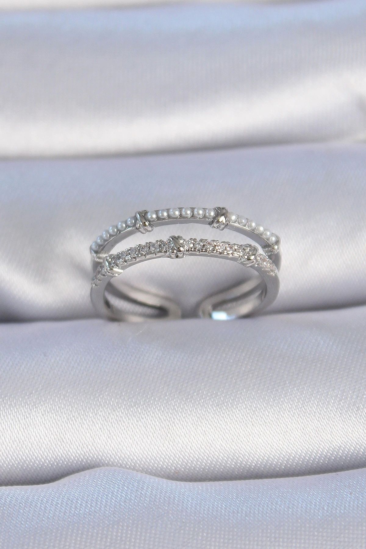 OurStyles Pirinç Gümüş Renk Zirkon Taşlı İnci Detay Kadın Yüzük - TJ-BYK3337