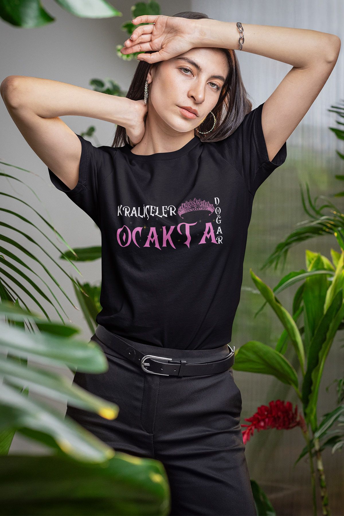 qoeuyl boutique Kraliçeler Bu Ayda Doğar Baskılı Anne Eş Sevgili Arkadaşa Hediyelik %100 Pamuklu Siyah Kadın T-Shirt