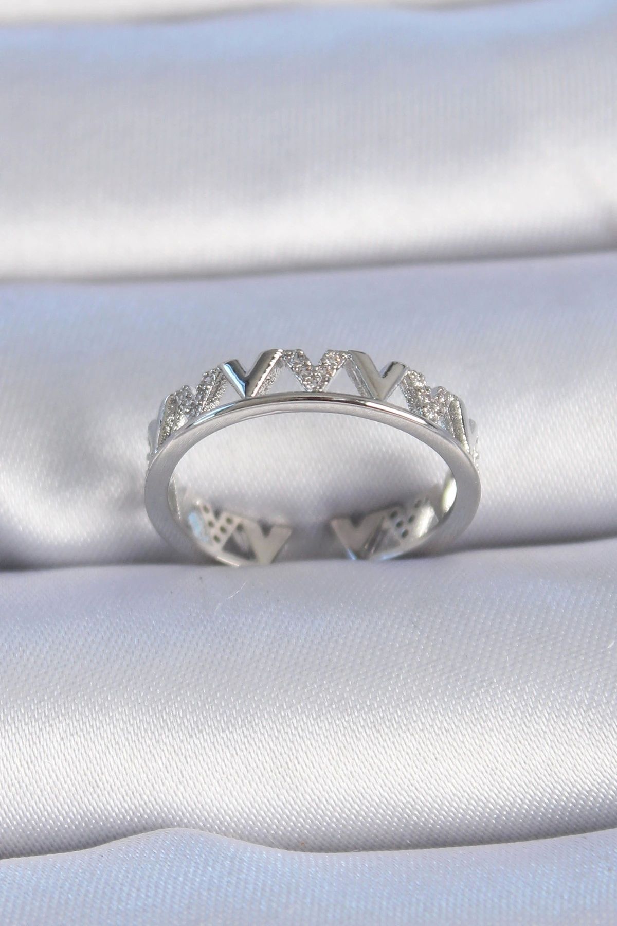 OurStyles Pirinç Gümüş Renk "V" Model Zirkon Taşlı Kadın Yüzük - TJ-BYK3301