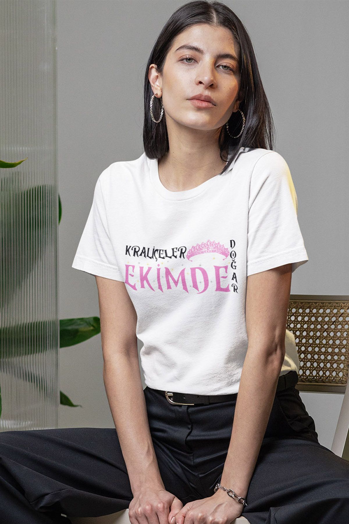 qoeuyl boutique Kraliçeler Bu Ayda Doğar Baskılı Anne Eş Sevgili Arkadaşa Hediyelik %100 Pamuklu Beyaz Kadın T-Shirt