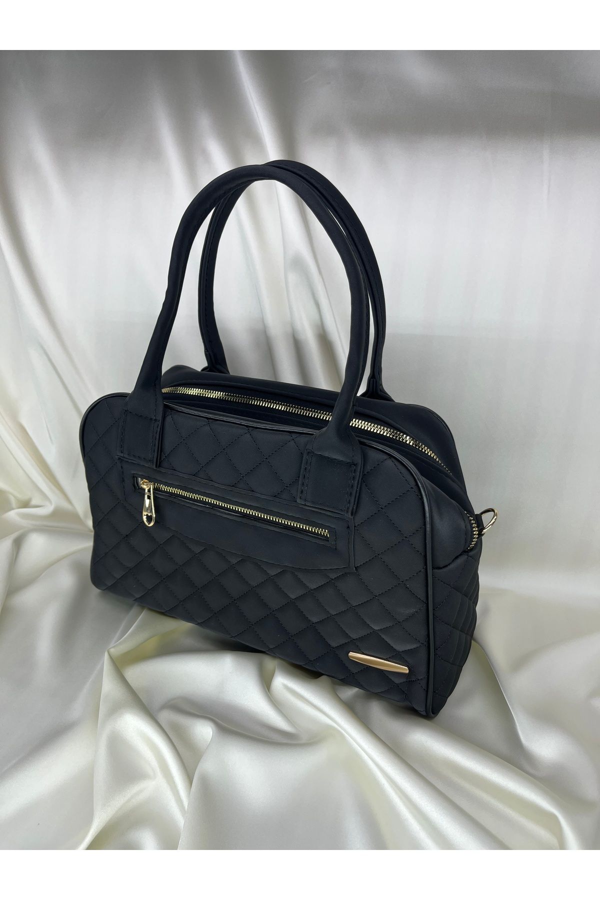 lunaria bags Kadın Siyah Kapitone Desenli Şık Omuz ve El Çantası -Gold Detaylı