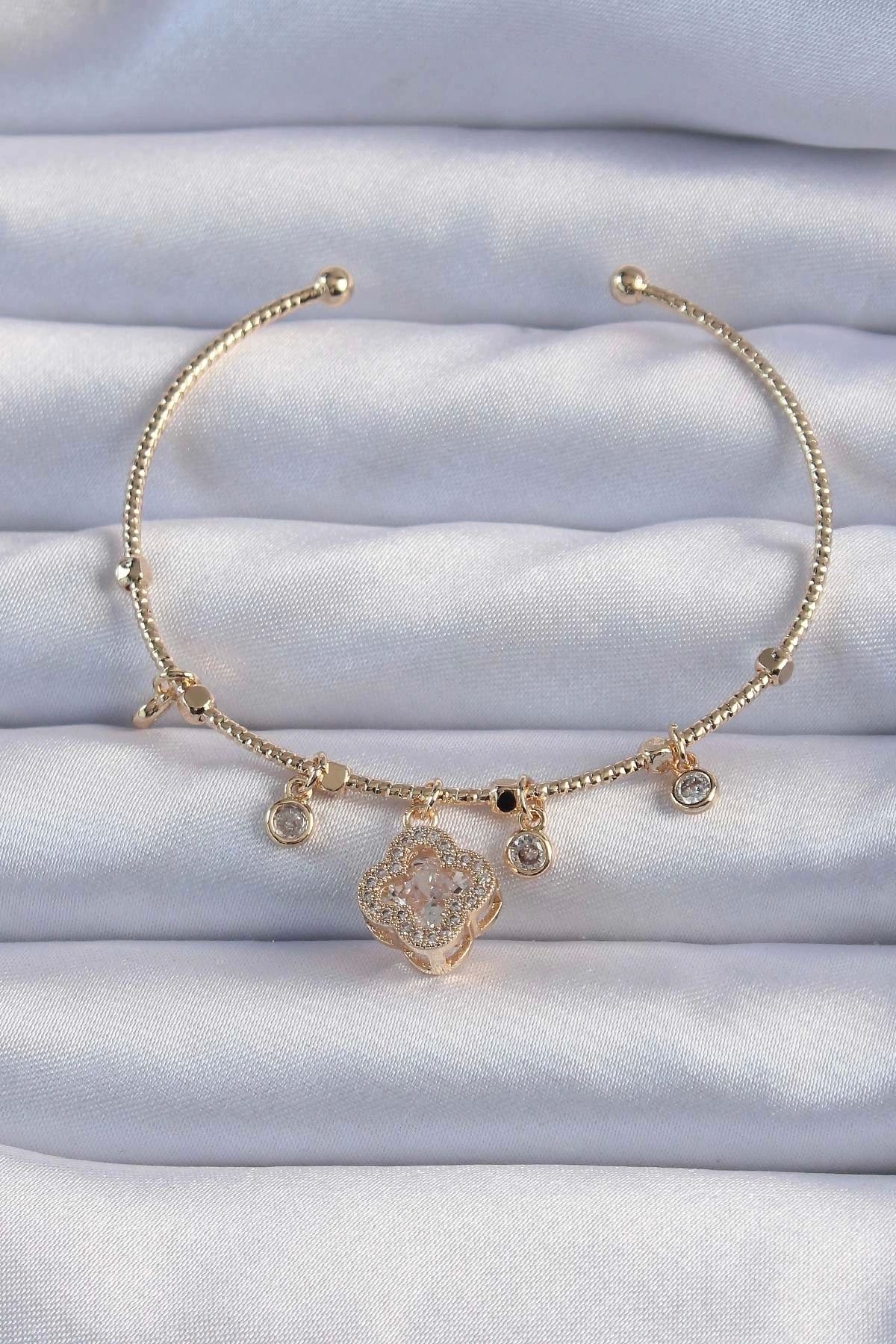 OurStyles Pirinç Altın Renk Zirkon Taşlı Yonca Model Charm Bileklik - TJ-BB6327