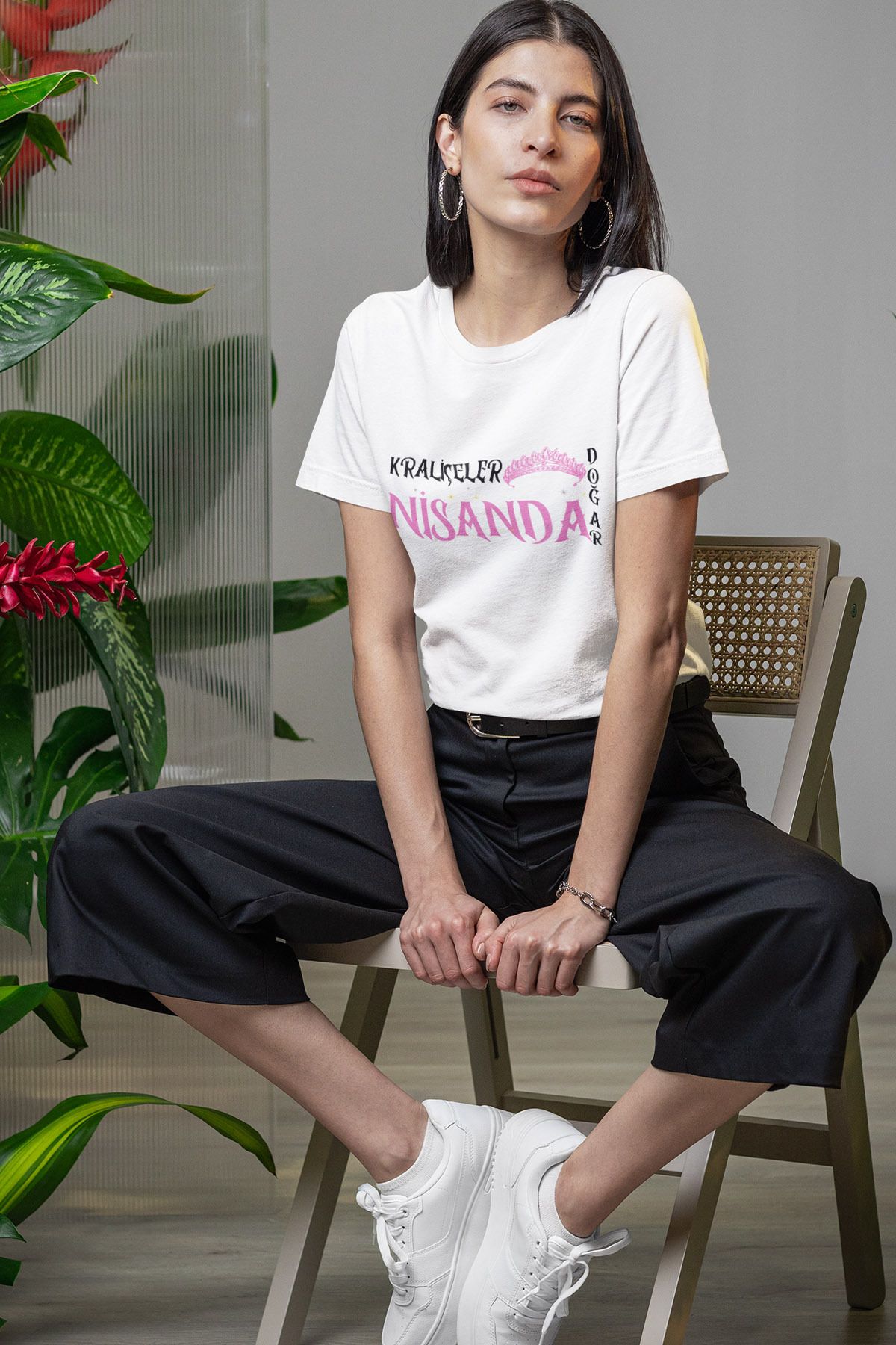qoeuyl boutique Kraliçeler Bu Ayda Doğar Baskılı Anne Eş Sevgili Arkadaşa Hediyelik %100 Pamuklu Beyaz Kadın T-Shirt
