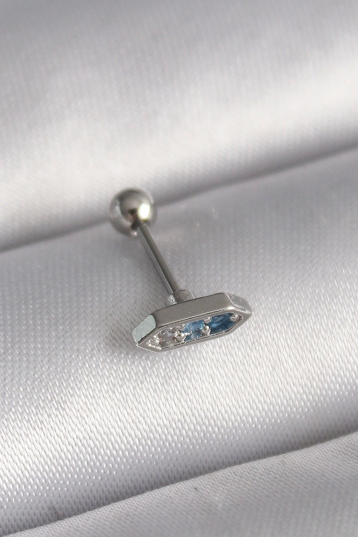 OurStyles 316L Çelik Gümüş Renk Mavi Zirkon Taşlı Tragus Piercing - TJ-PR1285