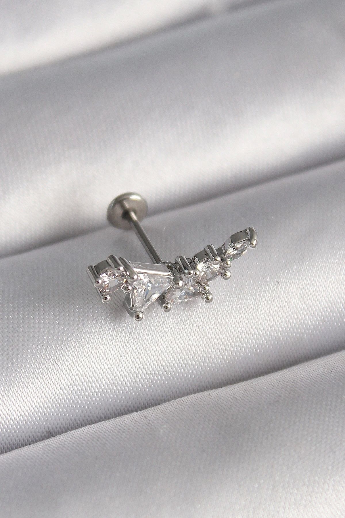 OurStyles 316L Çelik Gümüş Renk Zirkon Taşlı Tragus Piercing - TJ-PR1337