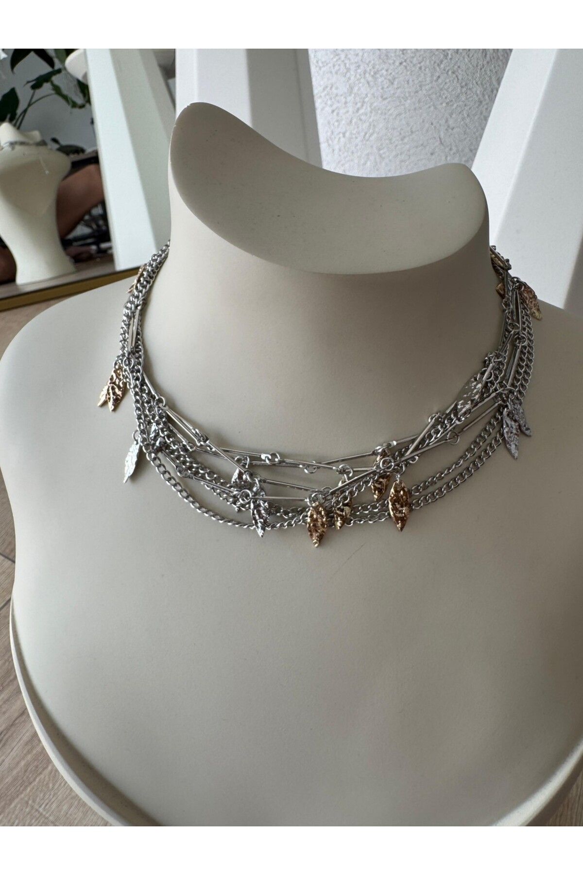 Bettnes YAPRAK DETAY ÇOKLU CHOKER