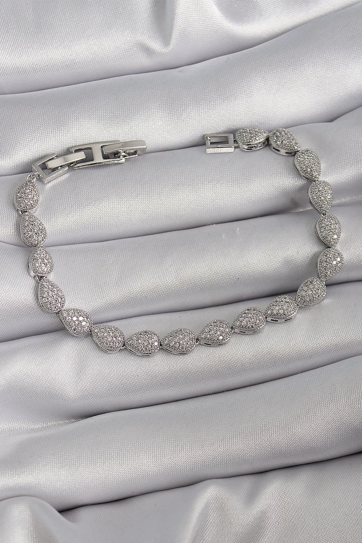 OurStyles Pirinç Gümüş Renk Zirkon Taşlı Damla Model VIP Seri Kadın Bileklik - TJ-BB6486