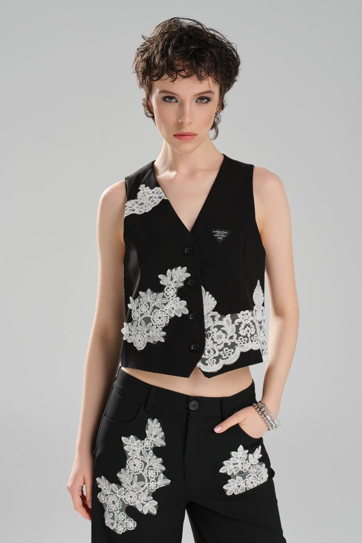 tw3 Kadın Dantel Aplikeli Tasarım Slim Fit Yelek