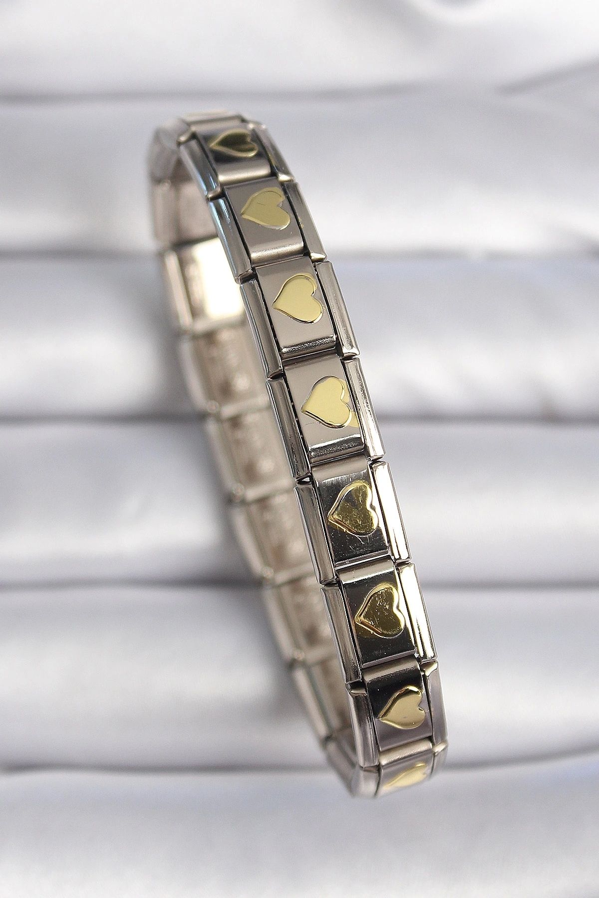 OurStyles 316L Çelik Gümüş Renk Gold Kalp İşleme Nomination Model Kadın Bileklik - TJ-BB6460