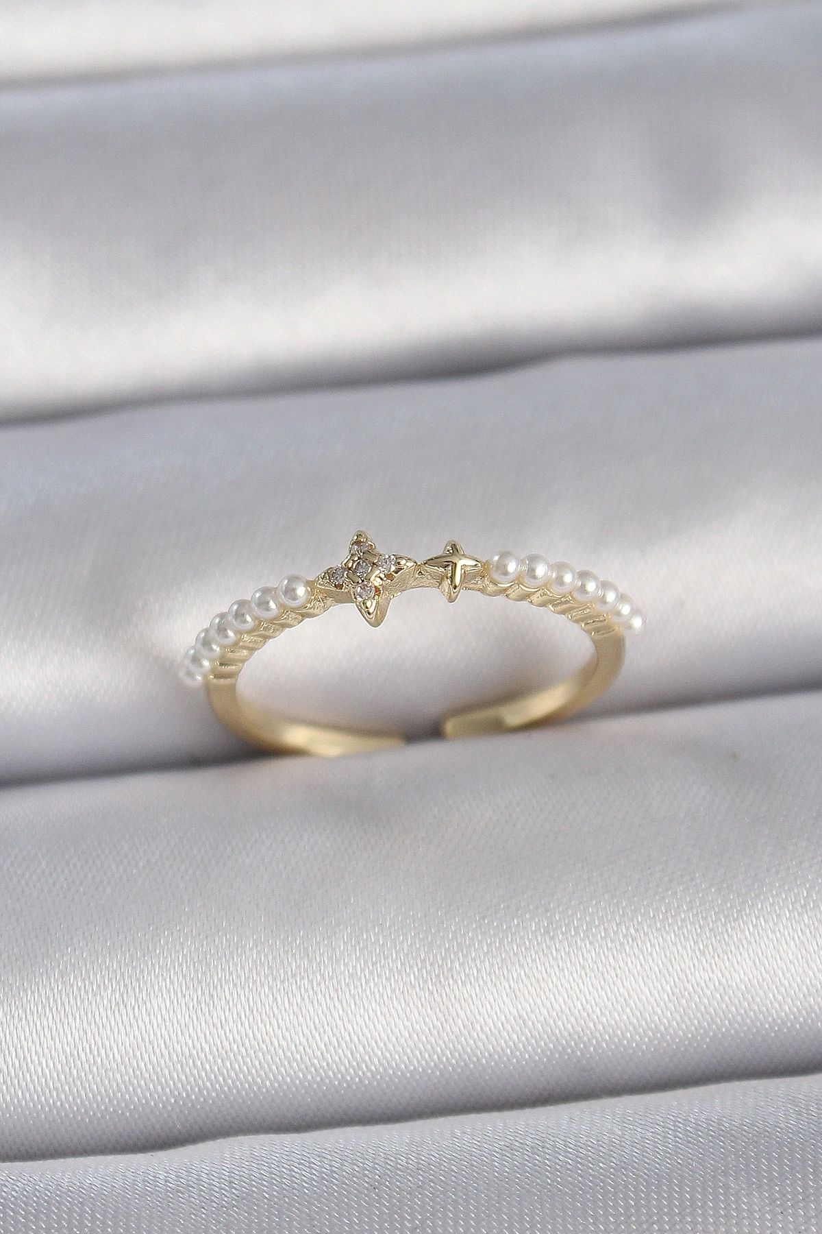 OurStyles Pirinç Gold Renk Zirkon Taşlı Yıldız Sıralı İncili Ayarlanabilir Model Kadın Yüzük - TJ-BYK3366