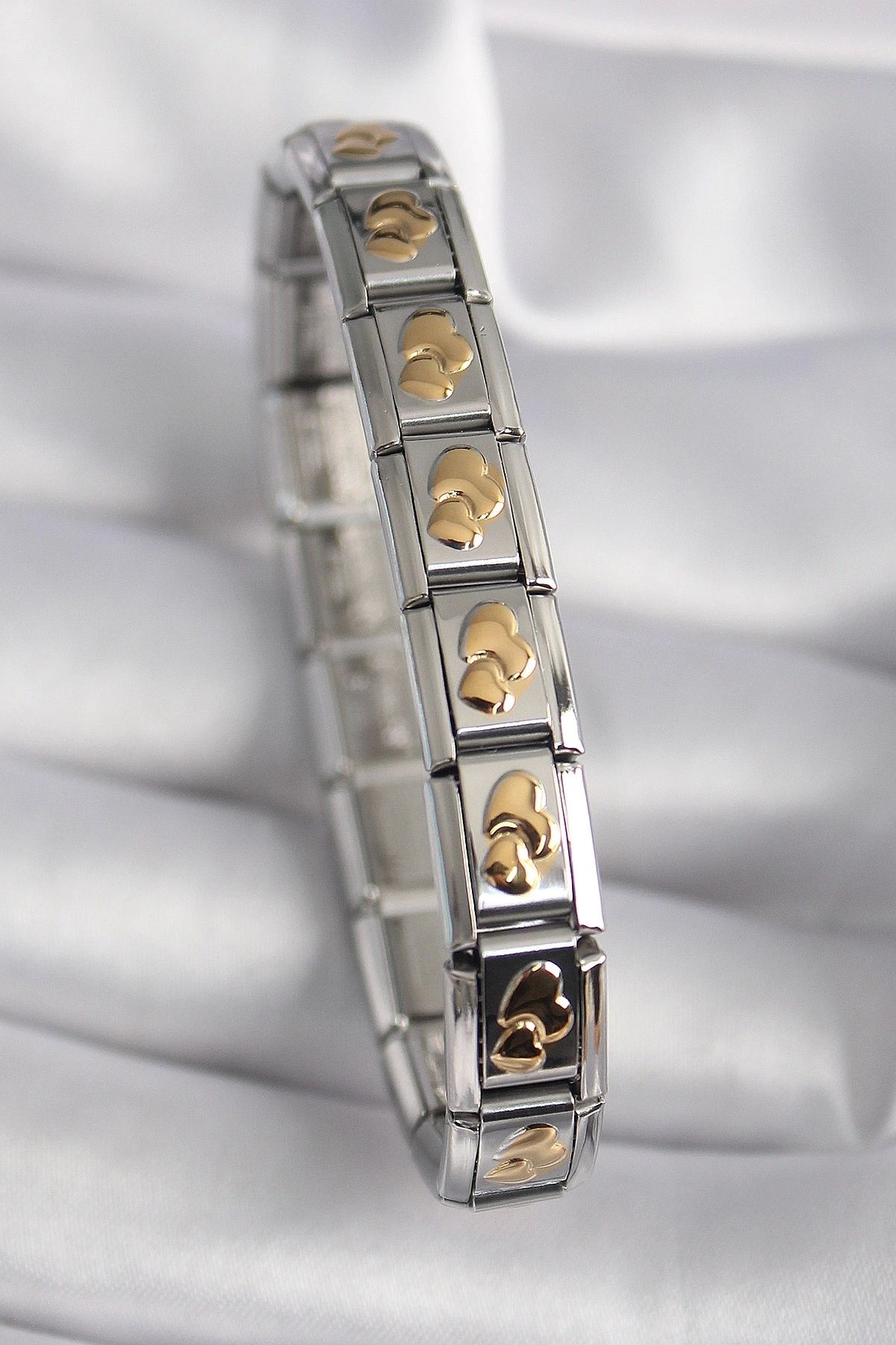 OurStyles 316L Çelik Gümüş Renk Gold Kalp İşleme Nomination Model Kadın Bileklik - TJ-BB6480