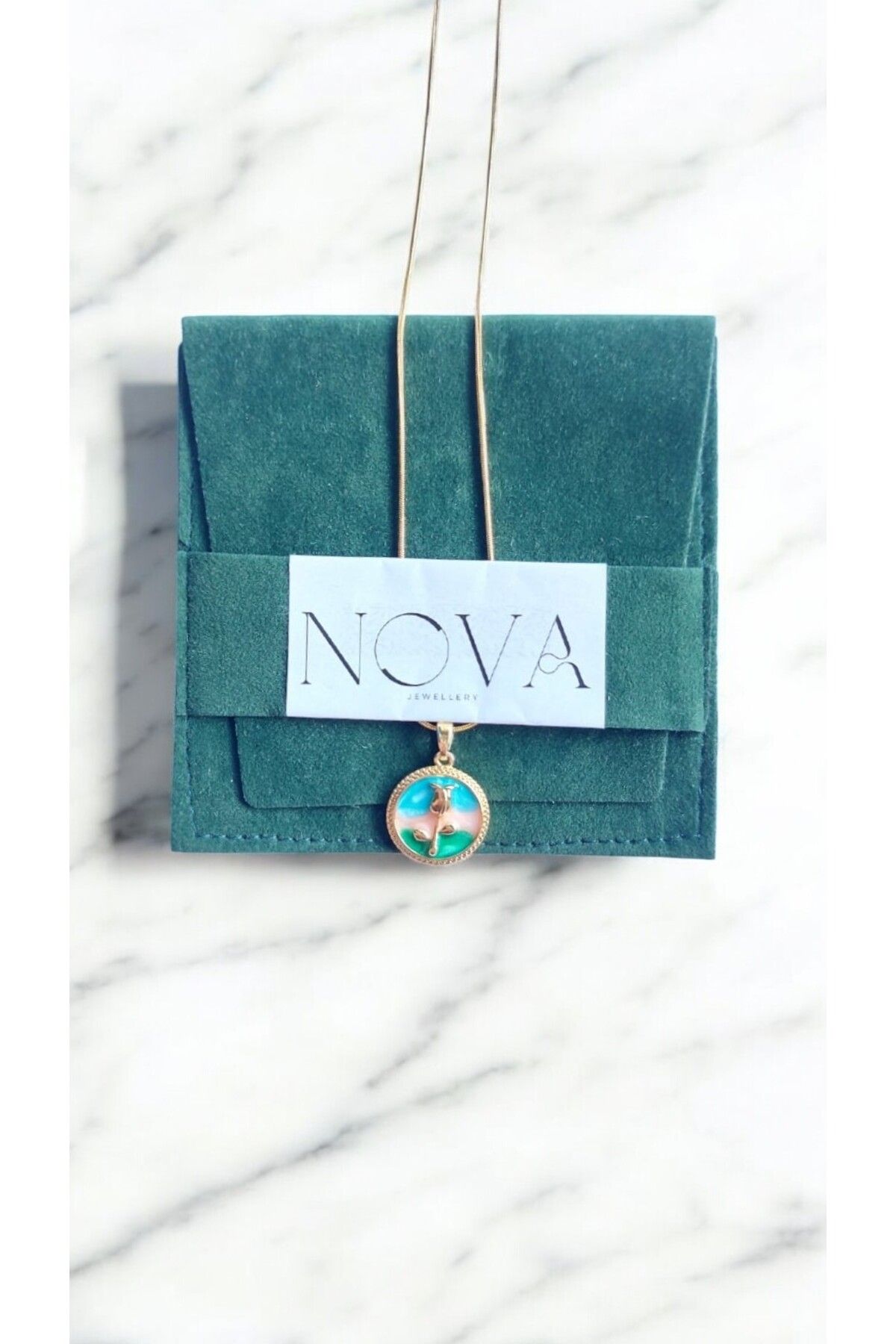 NOVA JEWELLERY Çelik Gold Renk Zincir Portre Çiçek İşlemeli Zirkon Taşlı Kolye |STEEL NECKLACE