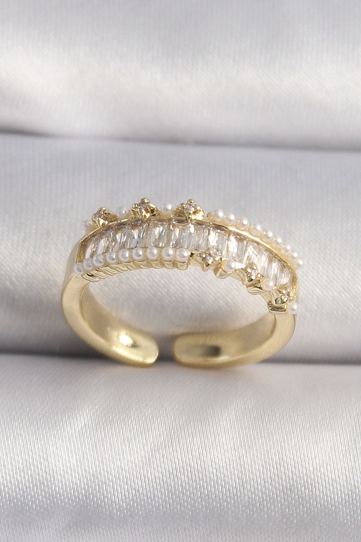 OurStyles Pirinç Gold Renk Zirkon Taşlı İnci Detay VIP Seri Kadın Yüzük - TJ-BYK3520