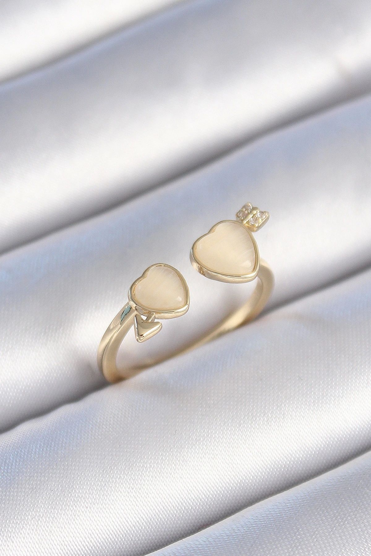 OurStyles Pirinç Gold Renk Beyaz Mineli Kalp Model Kadın Yüzük - TJ-BYK3472