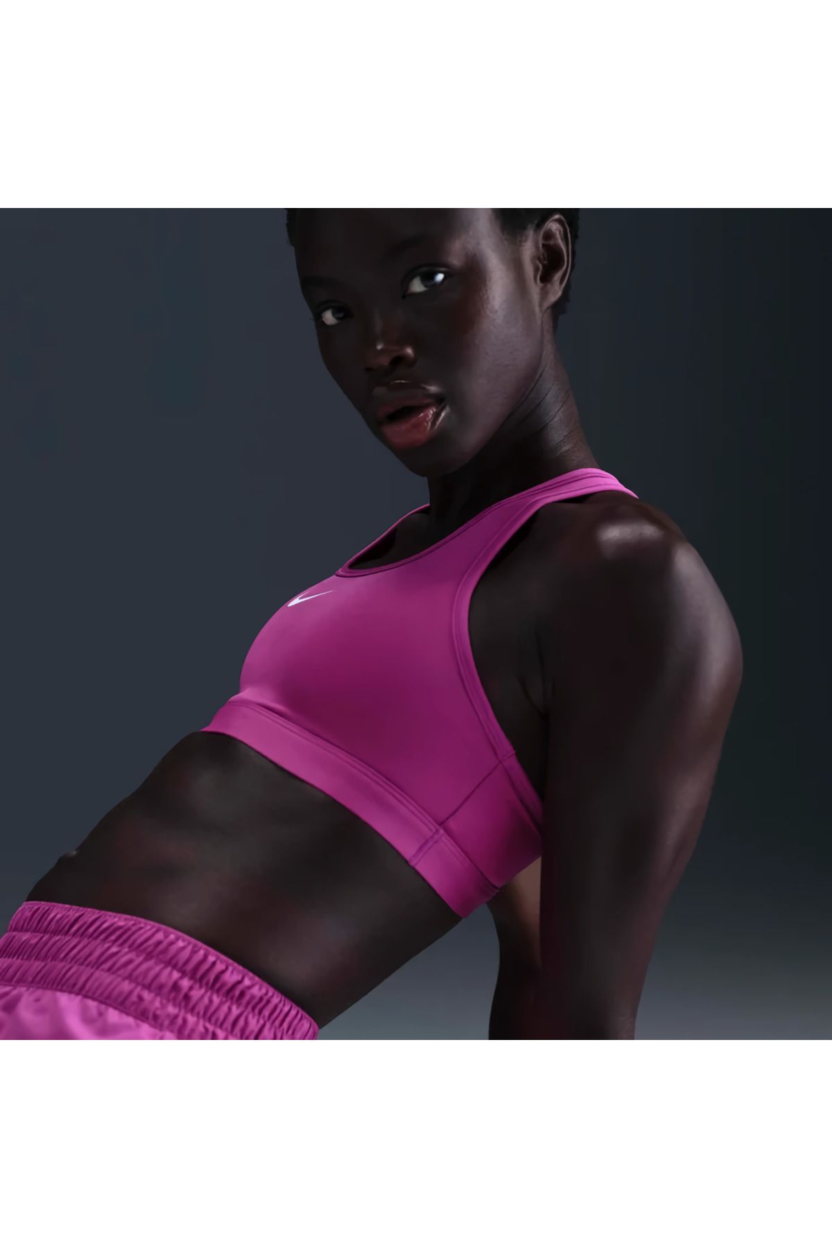 Nike Swoosh Orta Destekli Pedli Kadın Spor Sütyeni DX6821-518