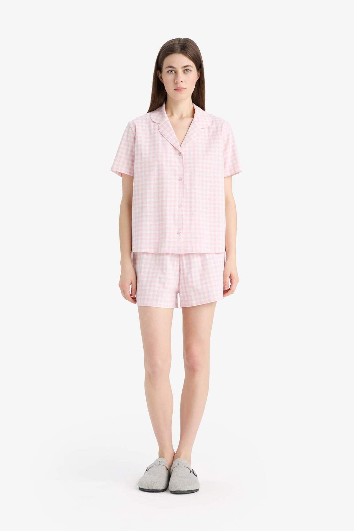DeFacto Regular Fit Pijama Takımı Kısa Kollu Pijama Üstü Esnek Belli Şort Pijama Altı-Fall in Love E4337AX25