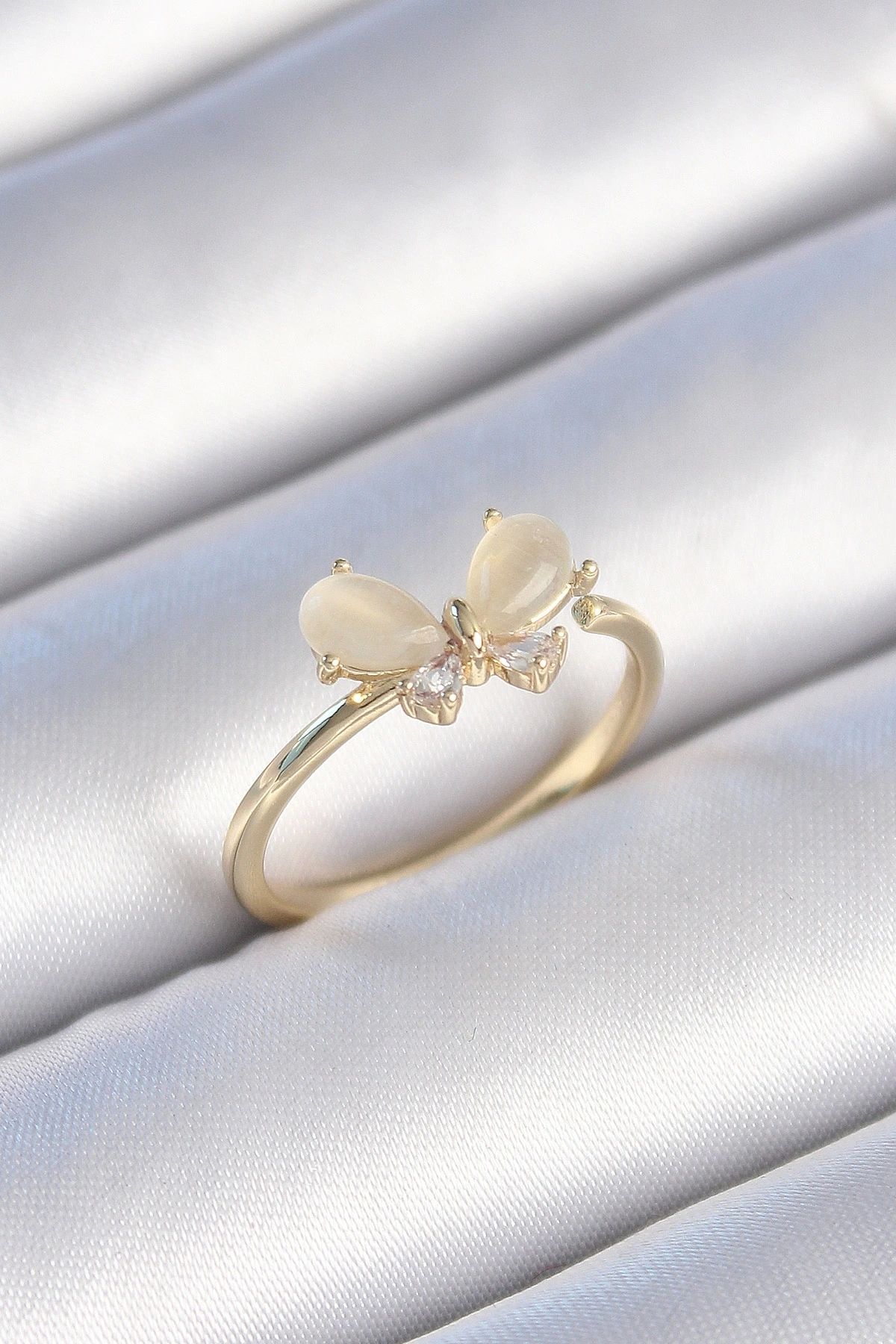 OurStyles Pirinç Gold Renk Beyaz Mineli Zirkon Taşlı Kelebek Model Kadın Yüzük - TJ-BYK3464